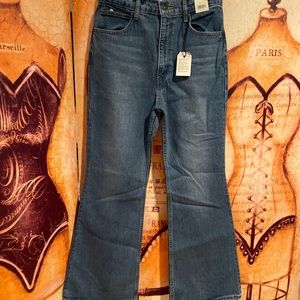 NWT Levi’s - Levi's Women's 70s High-Rise Flare Jeans - Sonoma Walks - Size 28